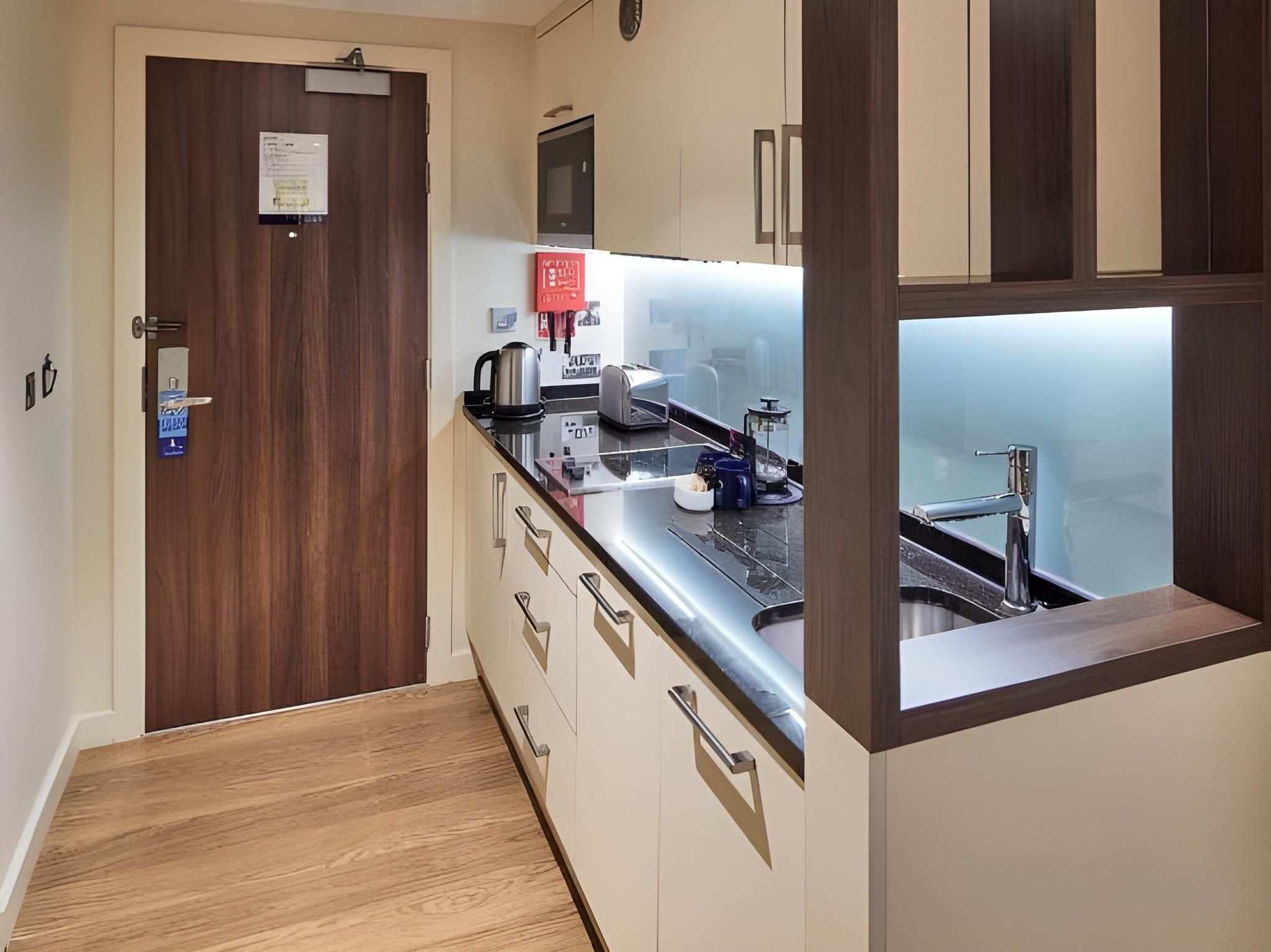 Deluxe Studio, Accessible