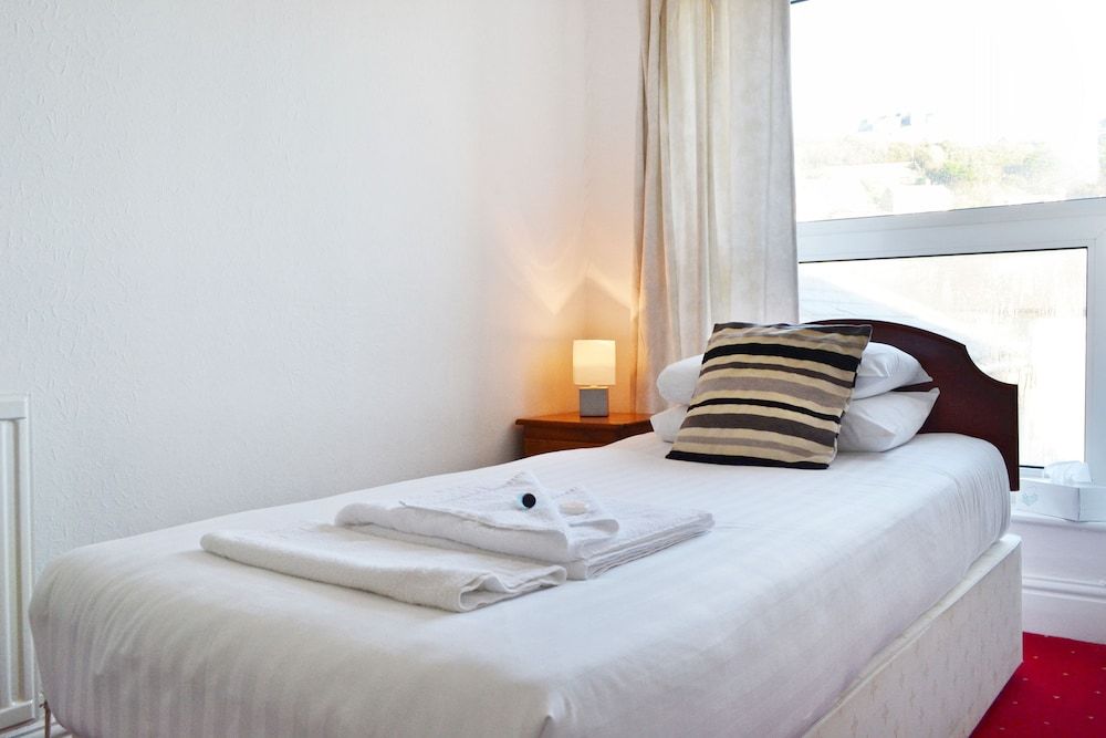 Single Room, Shared Bathroom