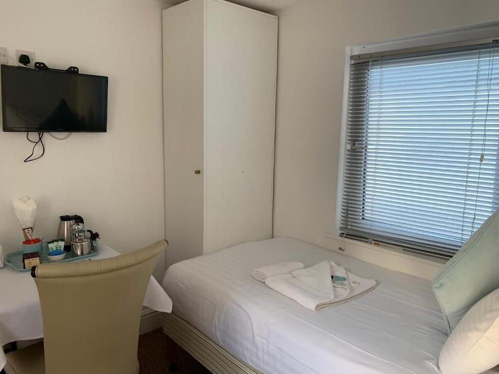 Single Room, Ensuite (Room 1A )