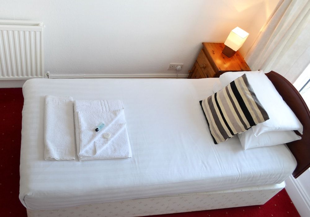 Single Room, Shared Bathroom