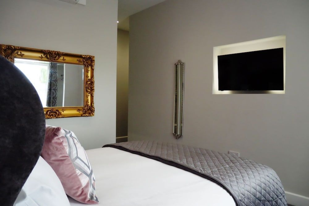 The Thomas Paine Luxury plus room 3