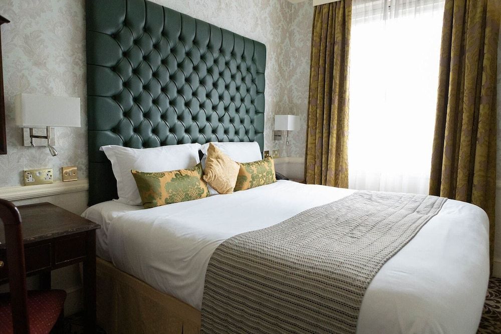 undefined The Leonard Hotel 4