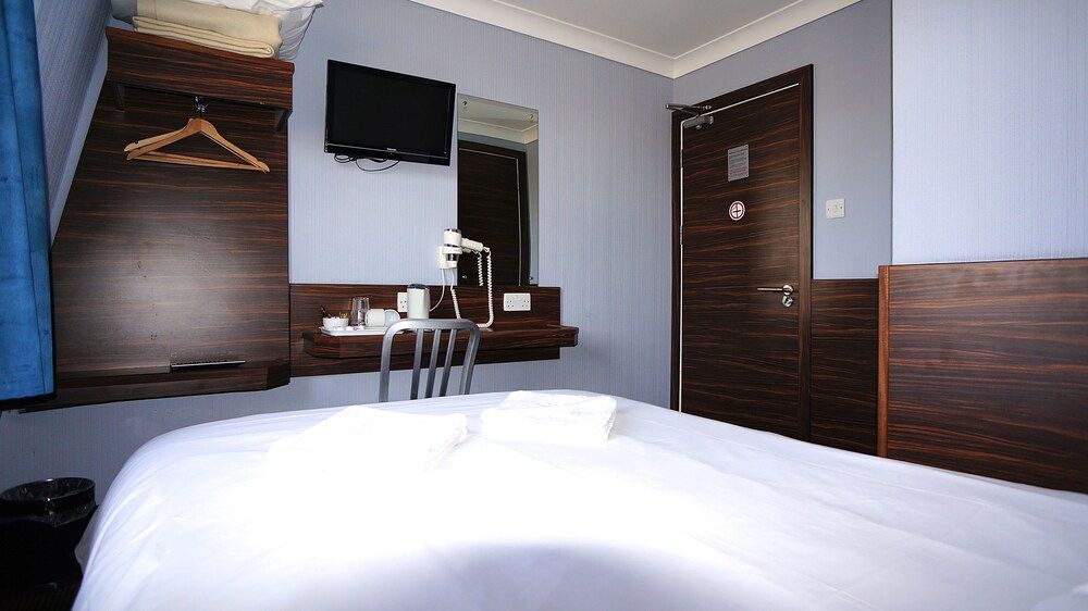 Crestfield Hotel Double Room 5