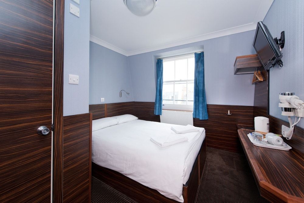 Crestfield Hotel Double Room 11