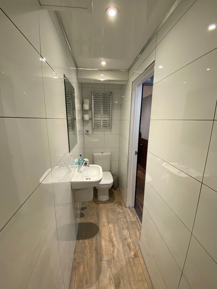 Crestfield Hotel Double Room 15