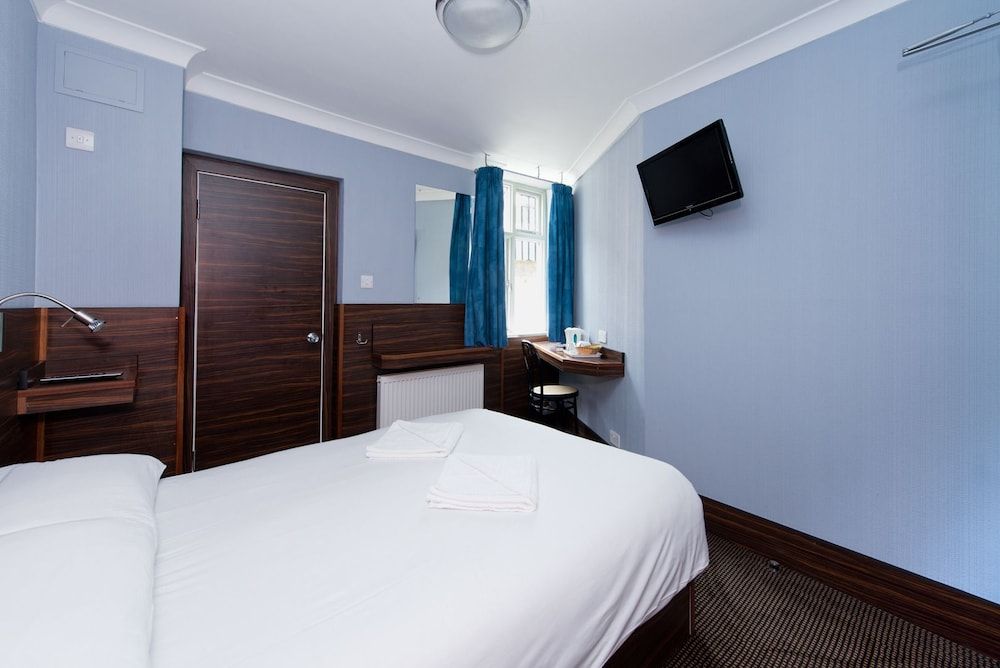 Crestfield Hotel Double Room 3