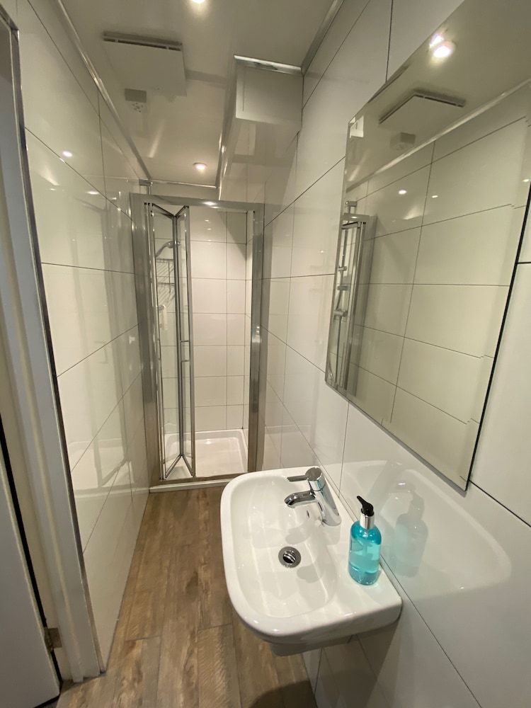 Crestfield Hotel Double Room 14