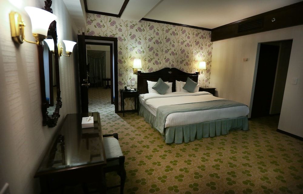 Hawthorn Suites by Wyndham Al Khobar Suite, 1 King Bed