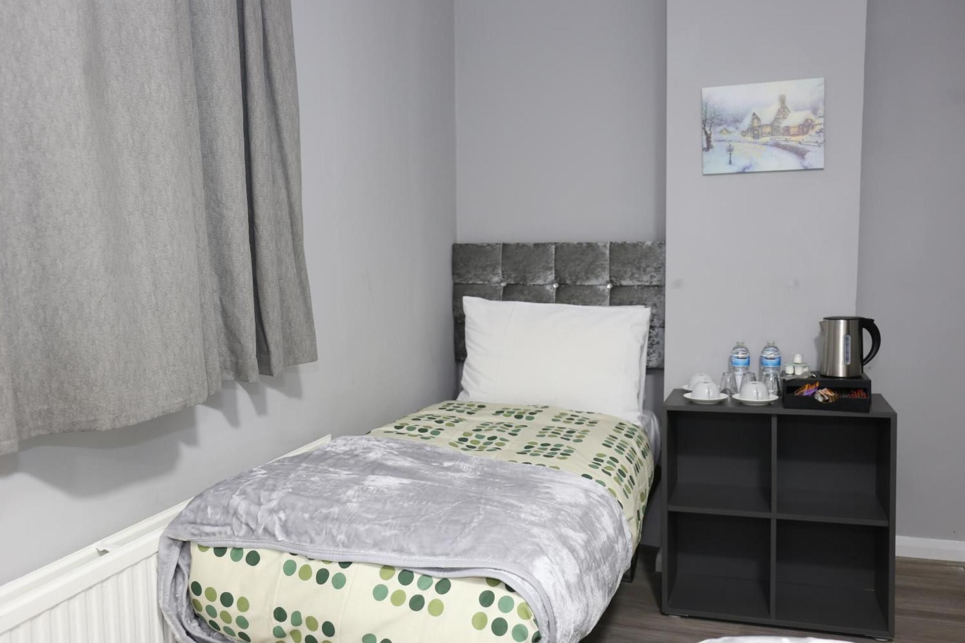 Single Room with Shared Bathroom