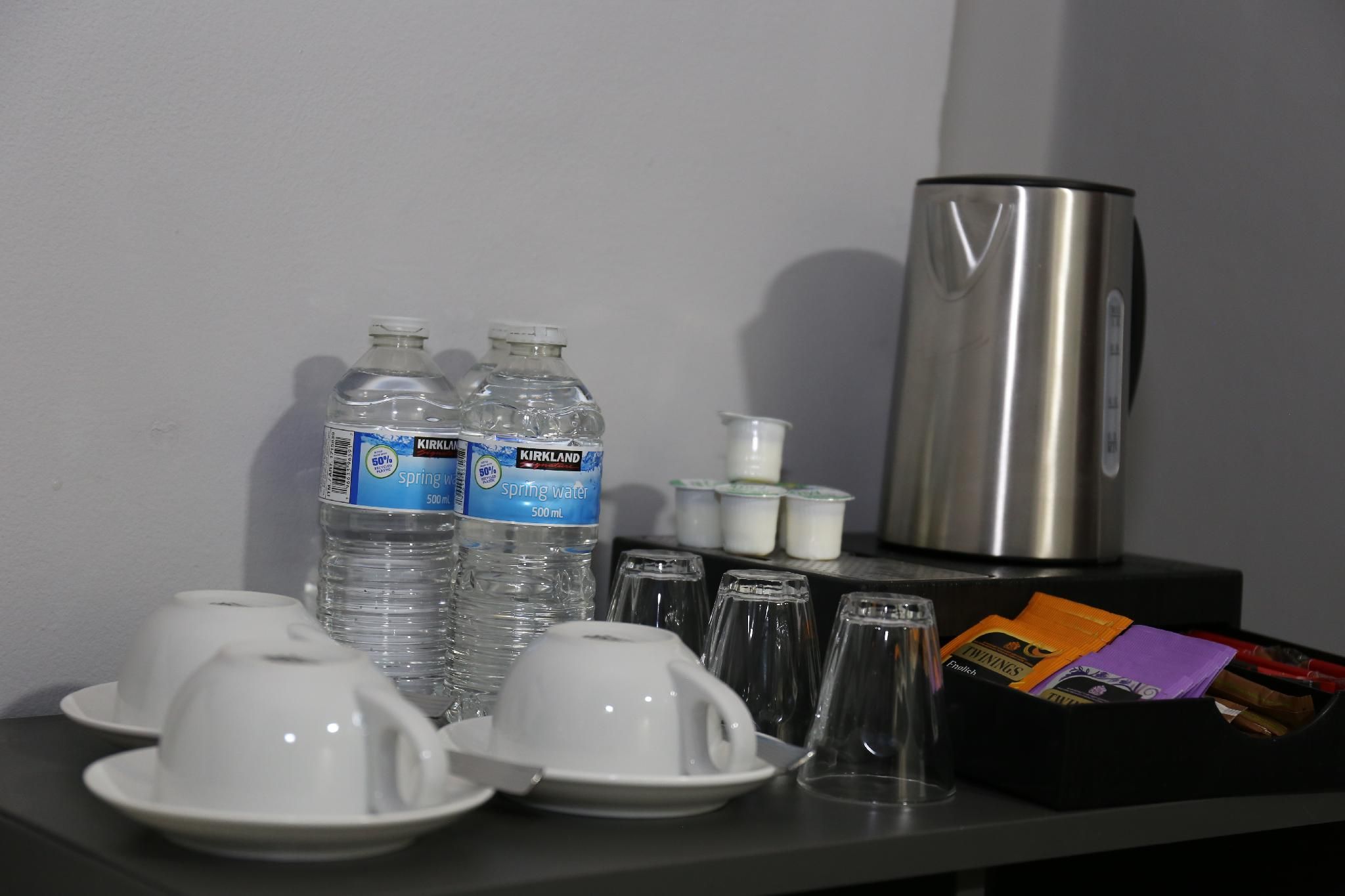 Elstree Inn Twin Room with Private Bathroom 3