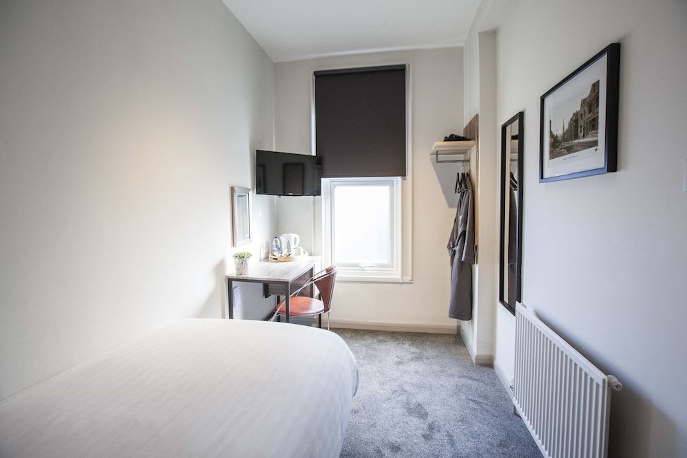 Asperion Hotel Single Room with Private Separate Bathroom 4