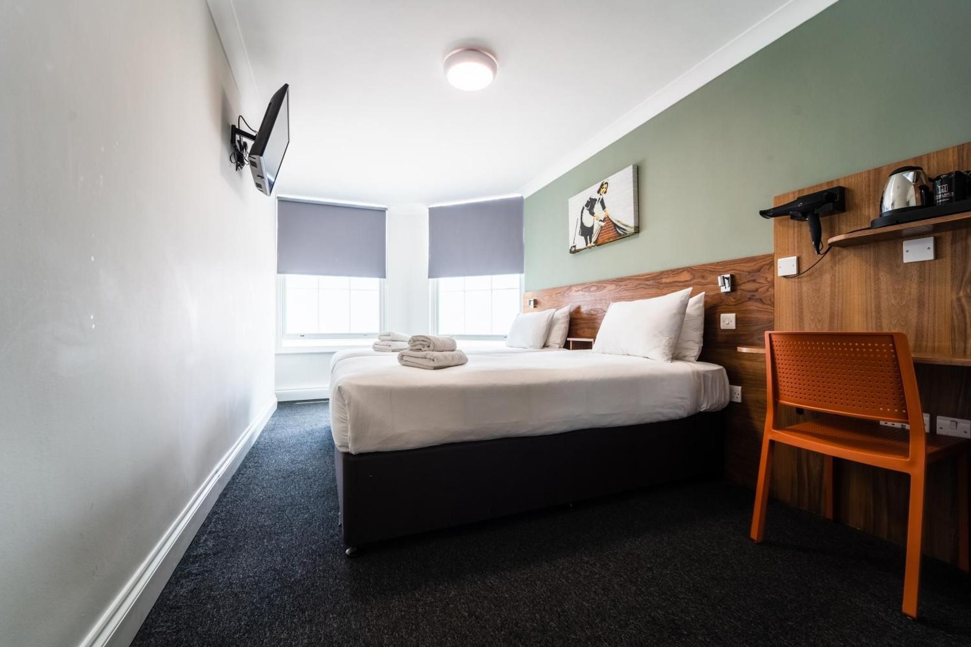 Chelsea Guest House Premium Twin Bed