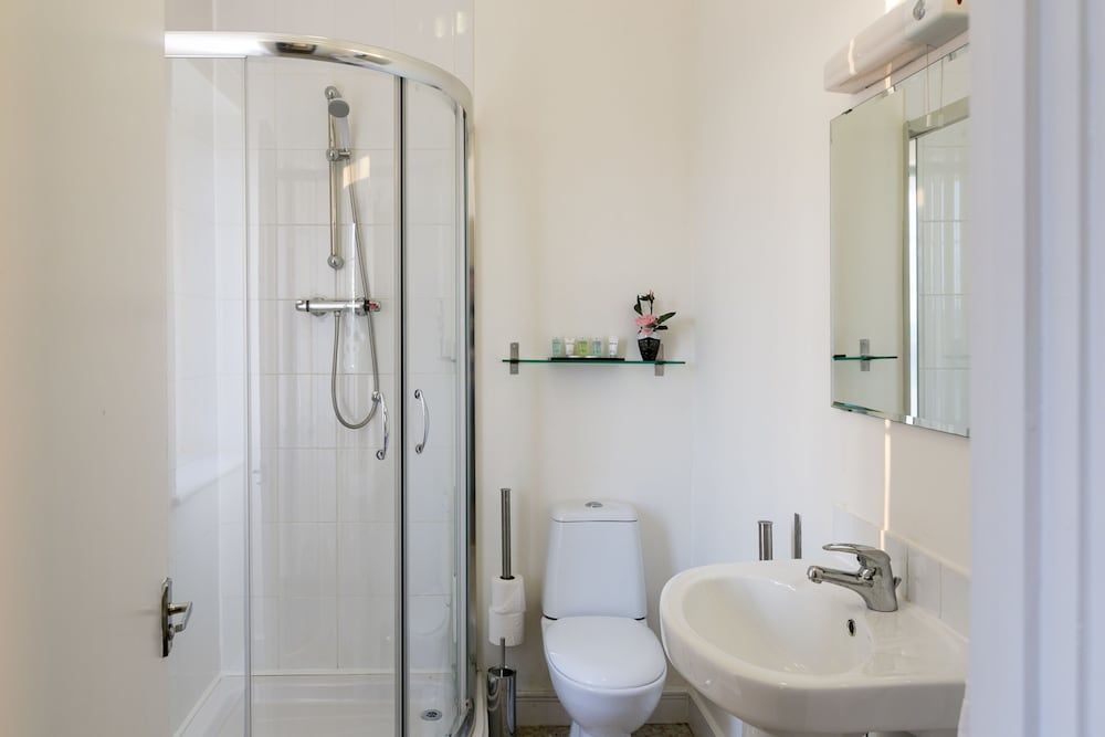 Celtic International Hotel Cardiff Airport Family Room 2