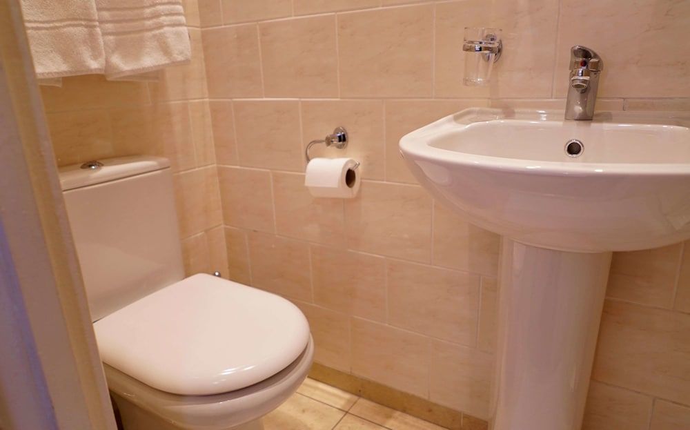 La Gaffe Basic Twin Room 9