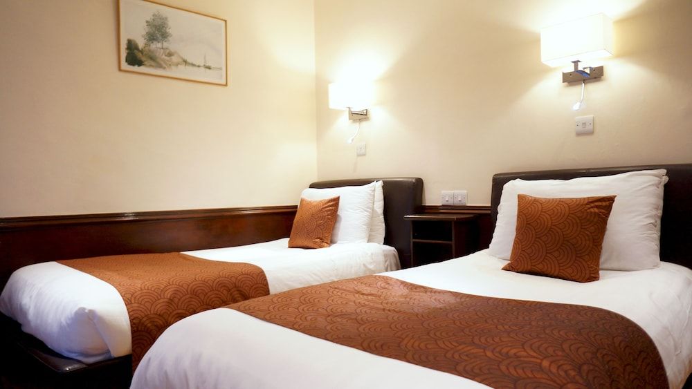 La Gaffe Basic Twin Room 3