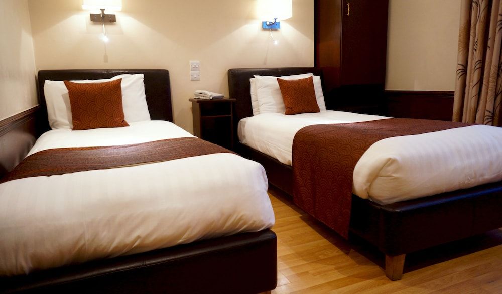 La Gaffe Basic Twin Room 2