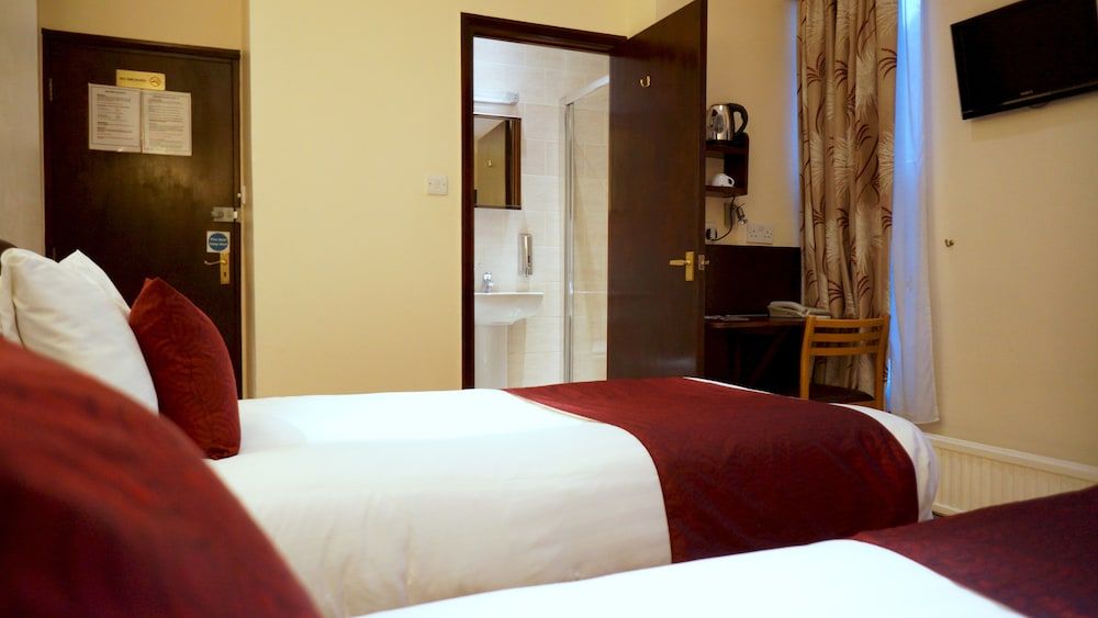 La Gaffe Basic Twin Room 6