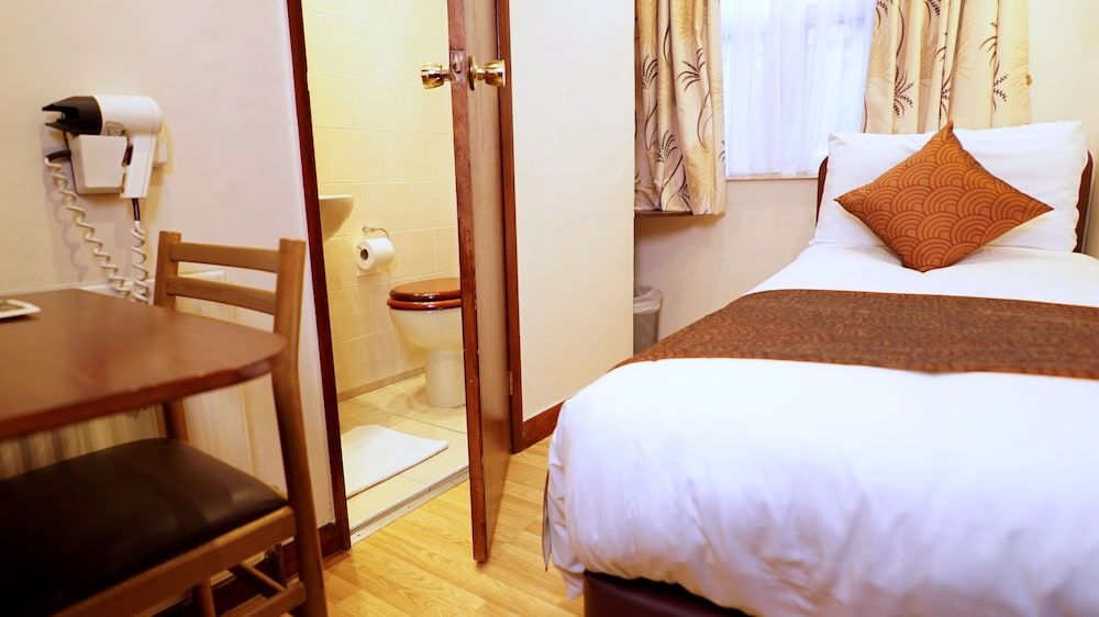 undefined La Gaffe 2