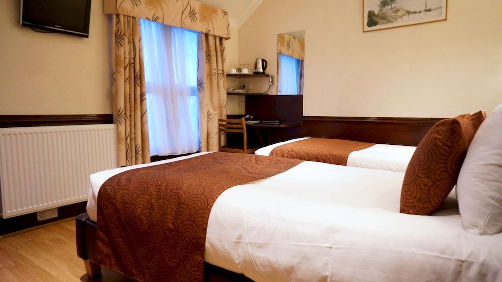 La Gaffe Basic Twin Room 4