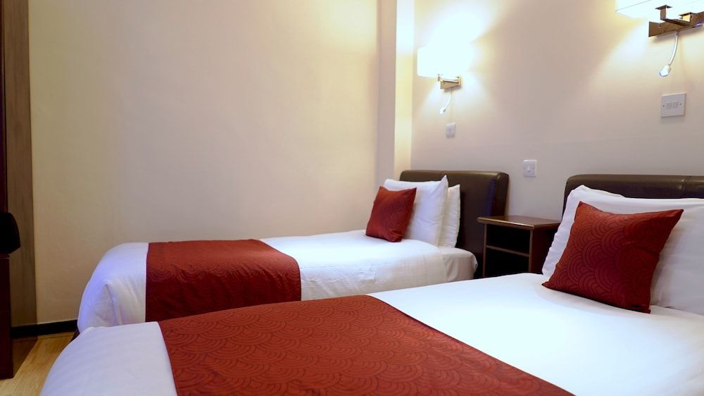 La Gaffe Basic Twin Room 5