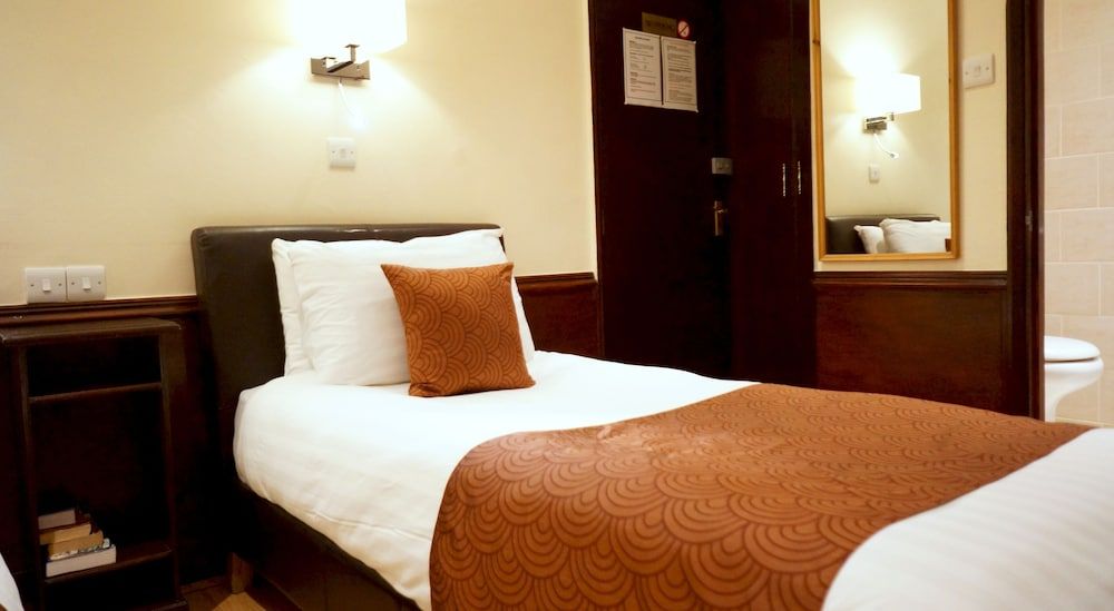 La Gaffe Basic Twin Room 8