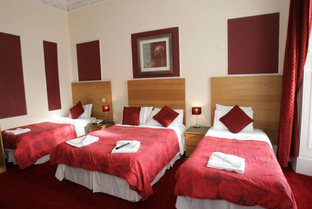 Clifton Hotel Family Room, Ensuite 2