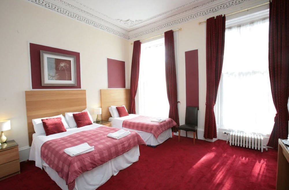 Clifton Hotel Triple Room, Ensuite 7