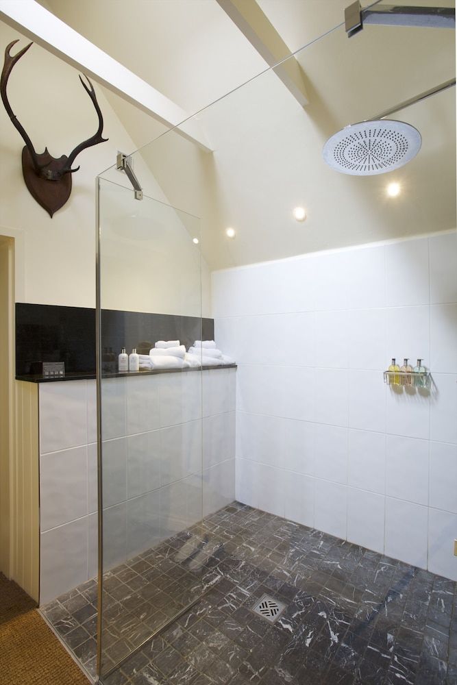 Hare And Hounds Hotel Single Room 5