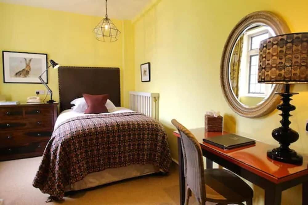 Hare And Hounds Hotel Single Room 3