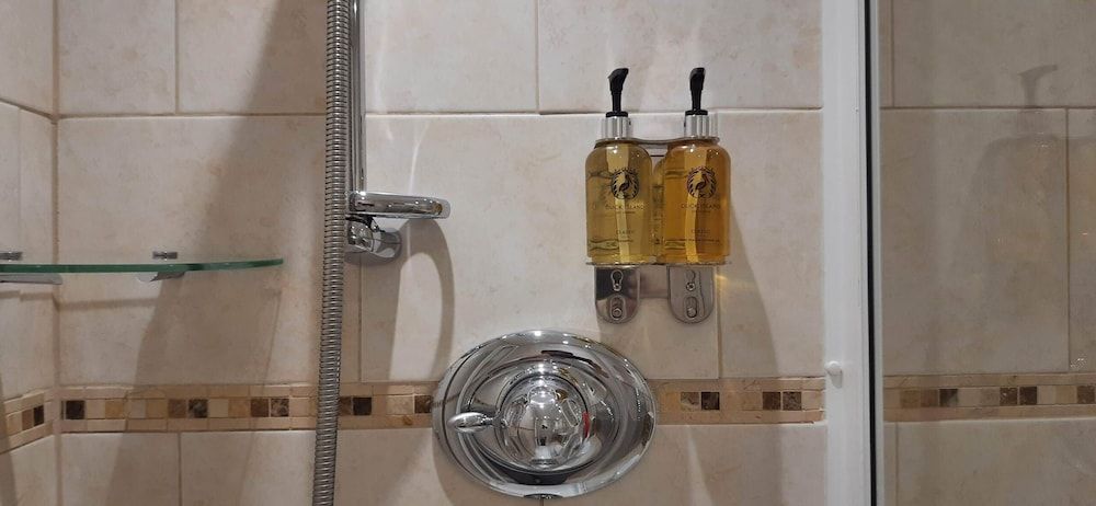 Degembris Farmhouse Double or Twin Room, Ensuite 4