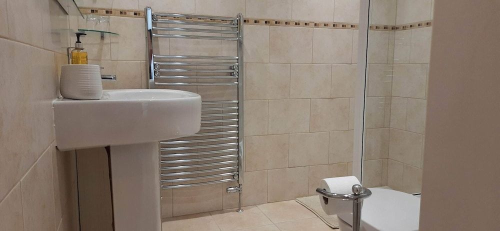 Degembris Farmhouse Double or Twin Room, Ensuite 3