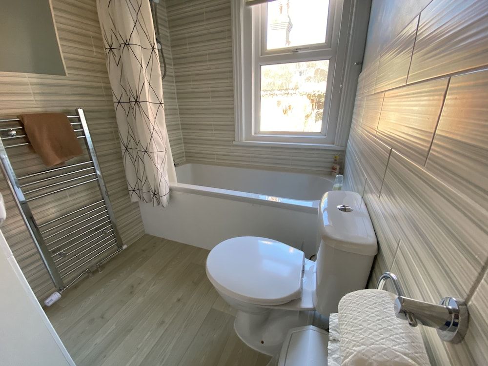 Inglewood Guesthouse Family Room, Private Bathroom 6