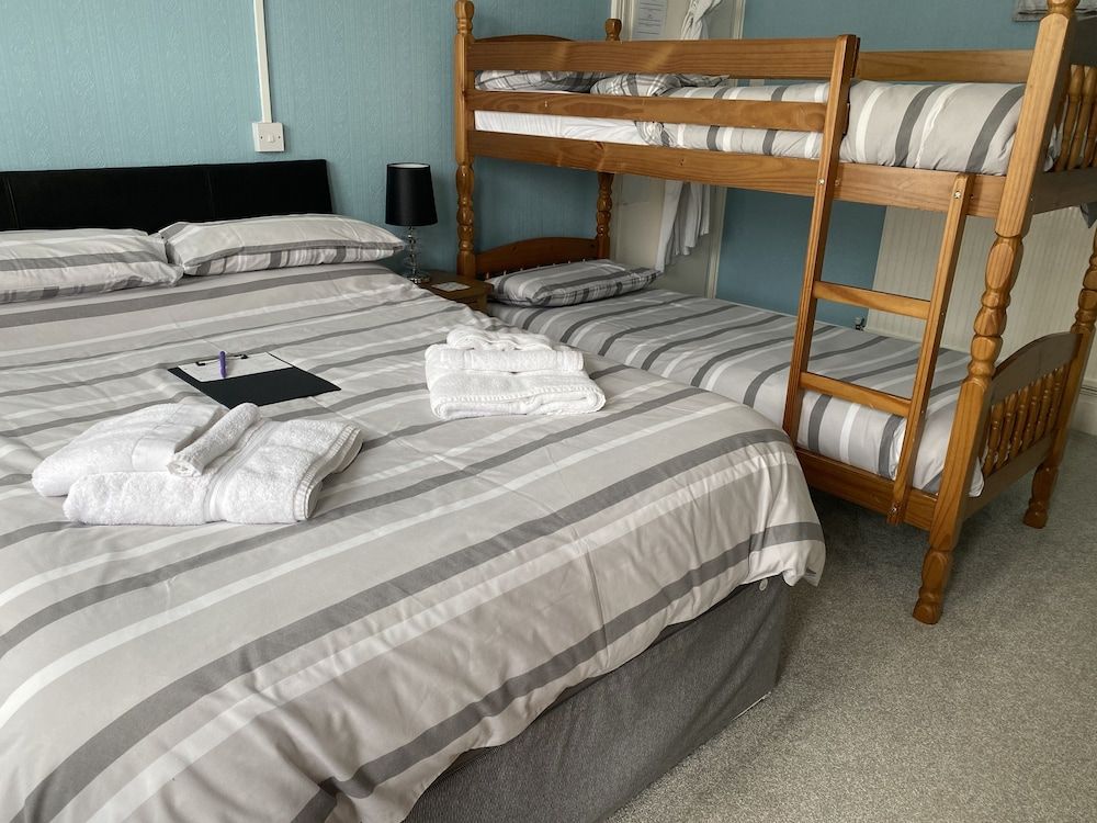 Inglewood Guesthouse Family Room, Private Bathroom 2