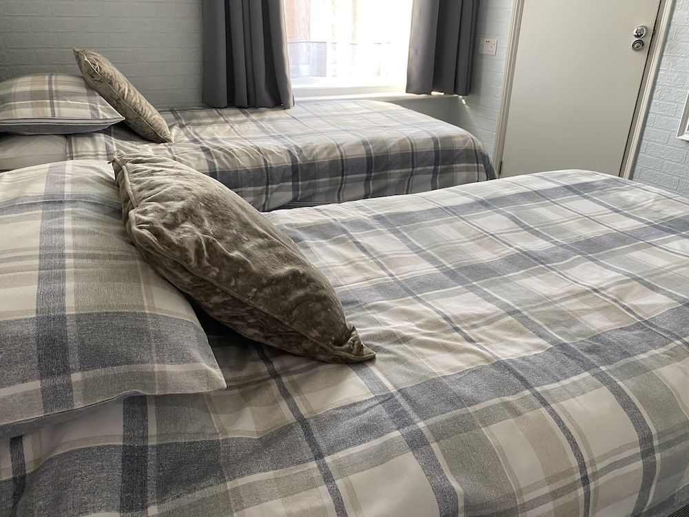 Inglewood Guesthouse Standard Twin Room, Ensuite 5