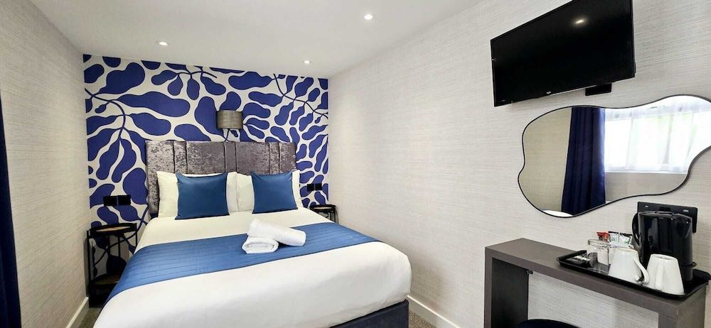 Mentone Hotel Small Double En-suite Lower Ground 2