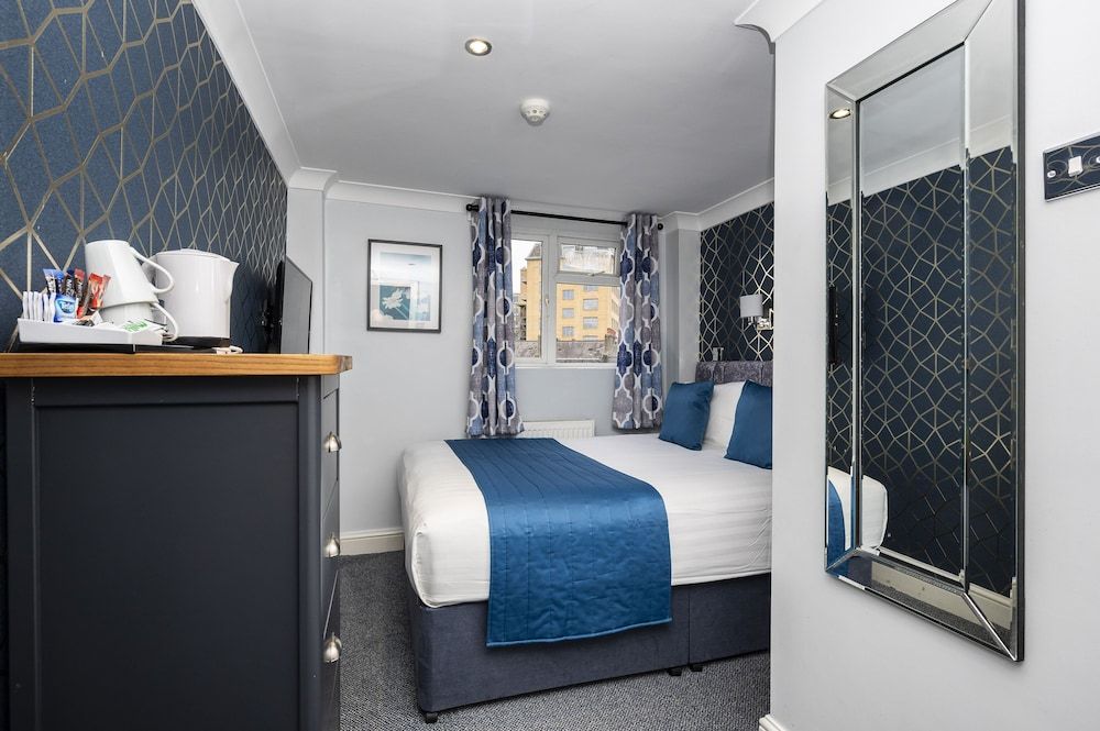 Mentone Hotel Small Double Room (Top Floor) 2