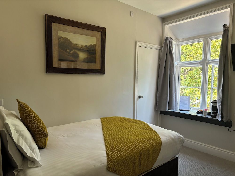 Hatherley Manor Hotel & Spa Classic Single Room (With Spa Access) 2