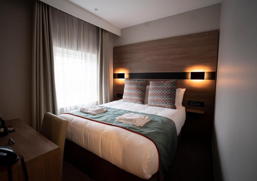 Merit Kensington Hotel Classic Double Room