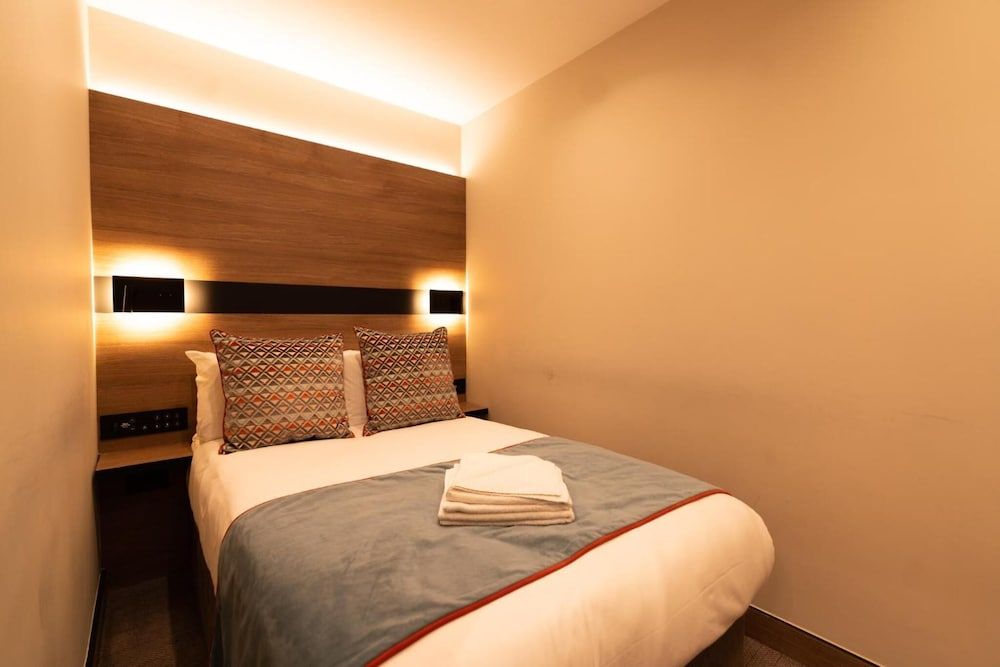 Merit Kensington Hotel Classic Double Room 2