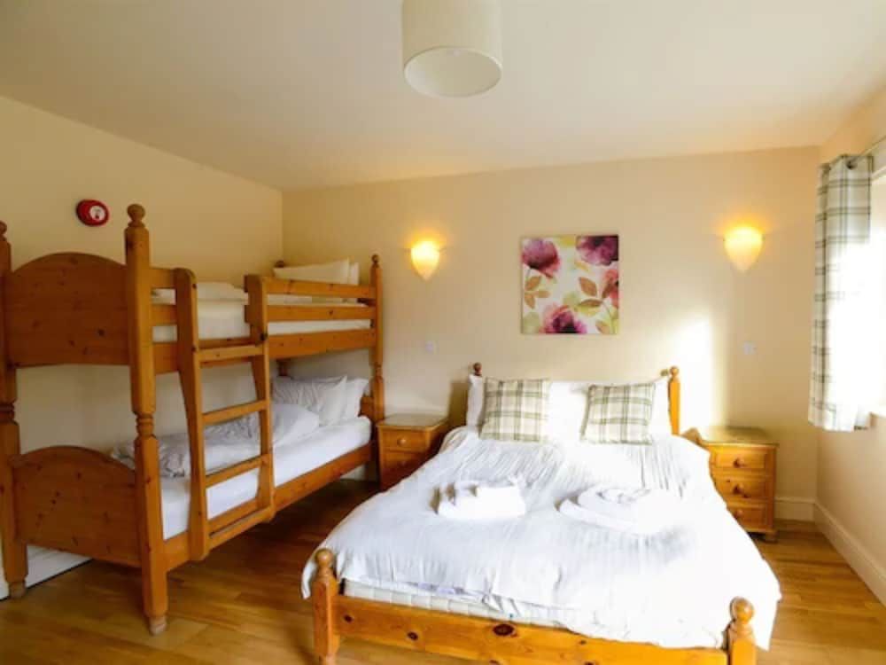 Family Room (Sleeps 5)