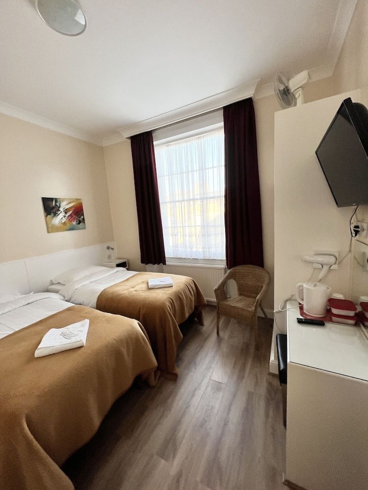 Melbourne House Twin Room 10