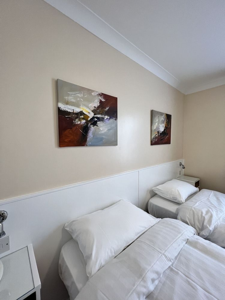 Melbourne House Twin Room 5