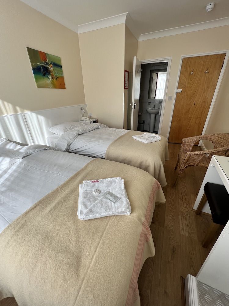 Melbourne House Twin Room 7