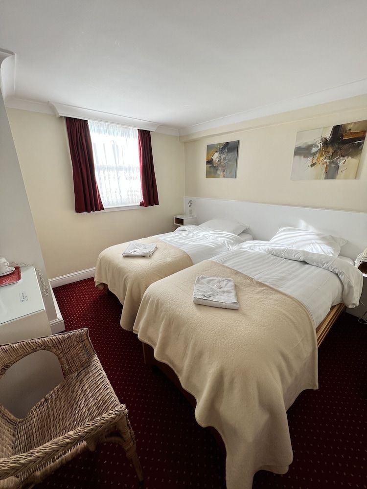 Melbourne House Twin Room 8