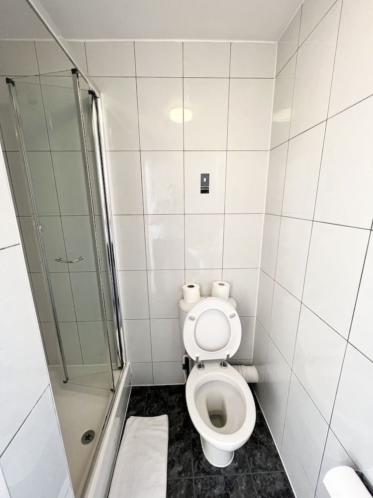 Melbourne House Twin Room 13