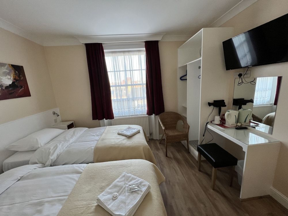 Melbourne House Twin Room 3