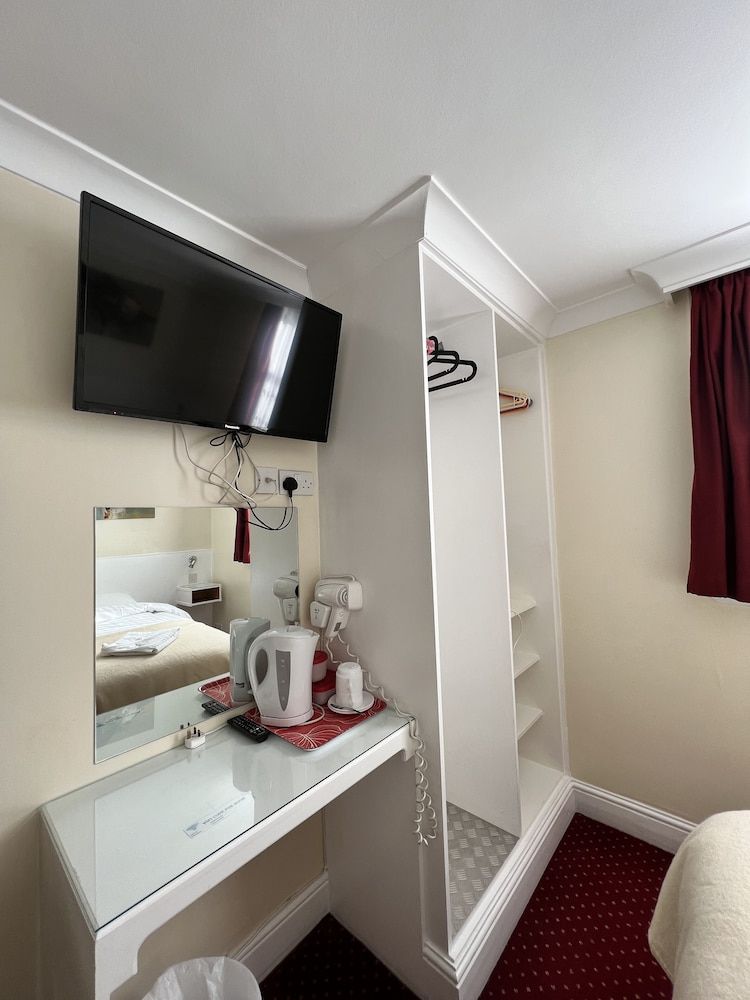 Melbourne House Twin Room 14