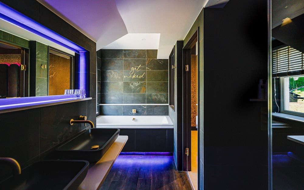 Cranleigh Boutique Deluxe Suite 4