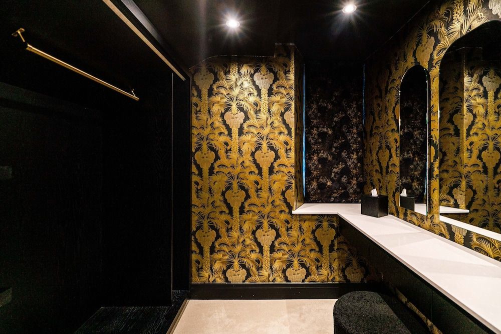 Cranleigh Boutique Deluxe Suite 3