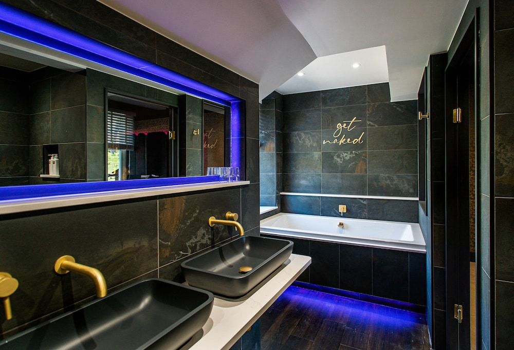 Cranleigh Boutique Deluxe Suite 6